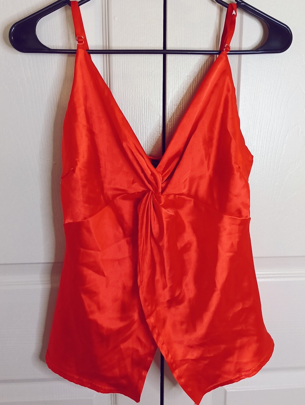 PrettyLittleThing‎ Red Satin Twist-Front Camisole